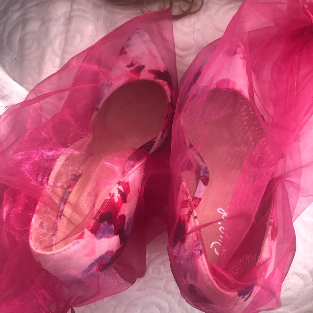 Miss Lola (Lola Shoetique) Heels Size 7 1/2